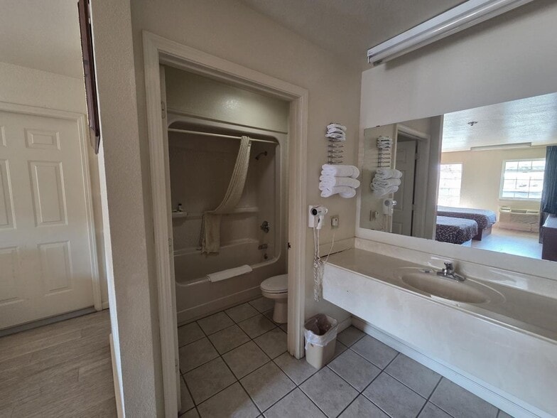 More Photos Of 419 S George Nigh Expy, Mcalester Hotel For Sale