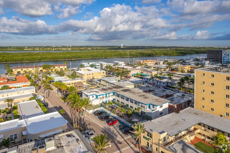 More Photos Of 315 Arthur St, Hollywood Hotel For Sale