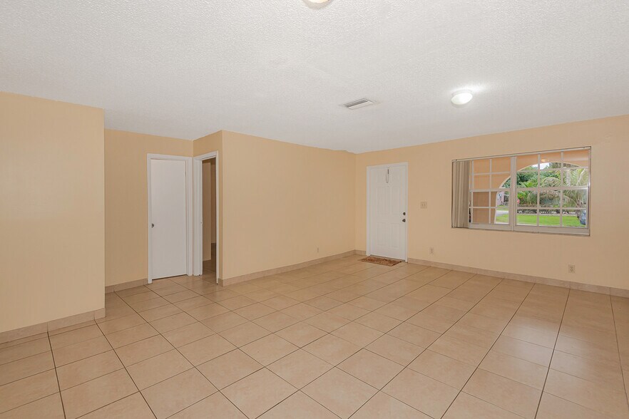 More Photos Of 4063-4065 SW 51st St, Fort Lauderdale Apartments For Sale