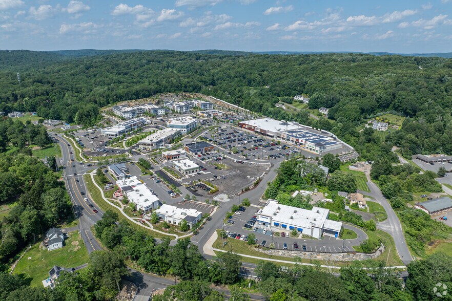 More Photos Of 300 Oxford Rd, Oxford Unknown For Lease