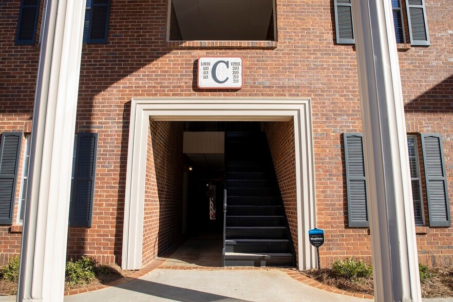 More Photos Of 425 E Crossville Rd, Roswell Office For Sale