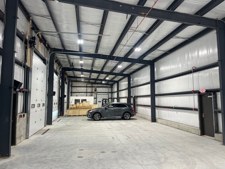 More Photos Of 546 Stafford, Cherry Valley Light Manufacturing For Lease