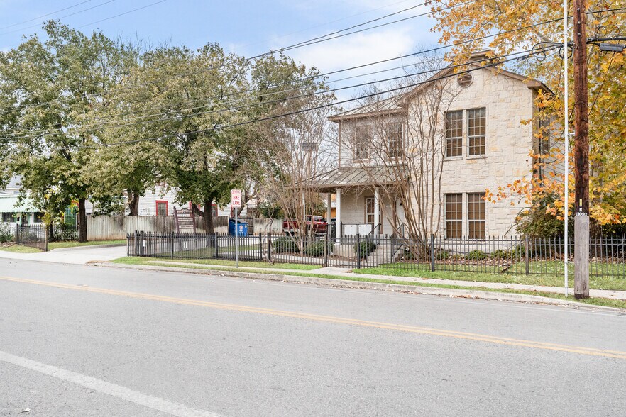 More Photos Of 1218 S Presa St, San Antonio Office Residential For Lease