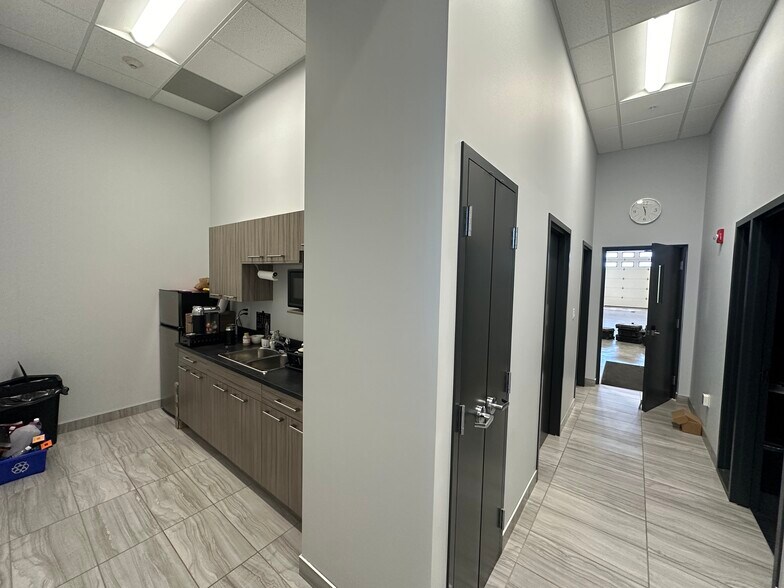 More Photos Of 999 57th Ave NE, Calgary Warehouse For Lease
