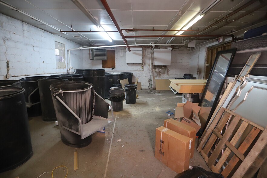 More Photos Of 136-138 34th St, Union City Warehouse For Lease