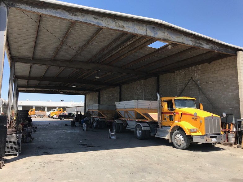 More Photos Of 501 W Foothill Blvd, Azusa Land For Lease