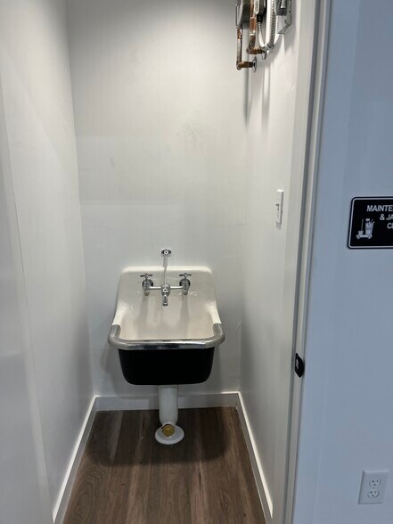 More Photos Of 7265 NW 74th St, Medley Warehouse For Sale