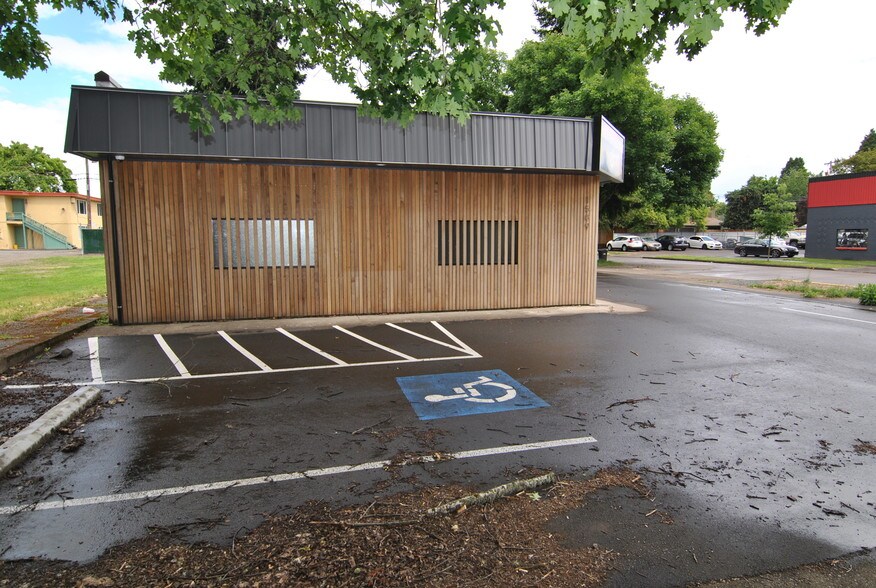 More Photos Of 1509 W 6th Ave, Eugene Freestanding For Lease