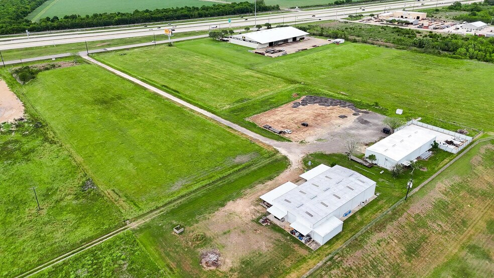 More Photos Of 3715 US-59 Hwy, Rosenberg Warehouse For Lease