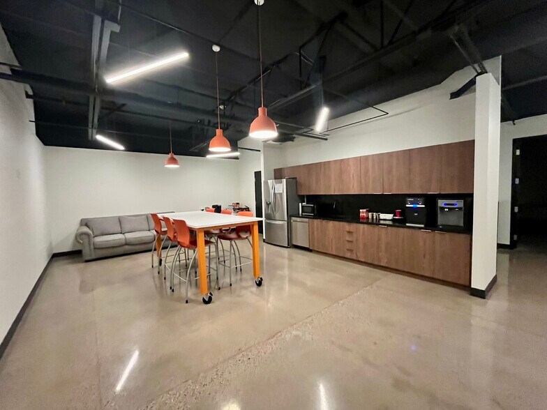 More Photos Of 16641 N 91st St, Scottsdale Showroom For Lease