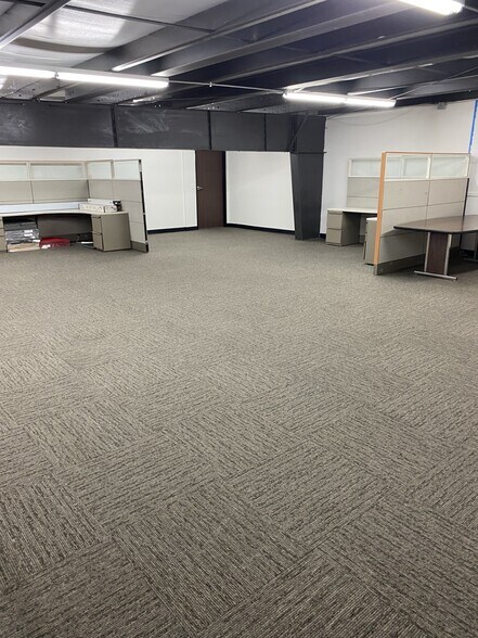 More Photos Of 7081 E 56th Ave, Commerce City Showroom For Lease