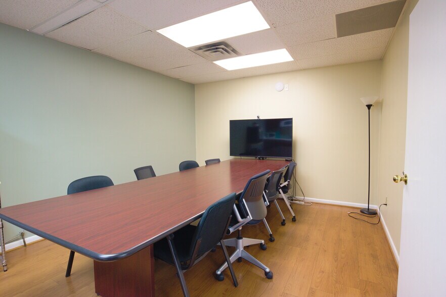 More Photos Of 2211 Dickens Rd, Richmond Office For Sale