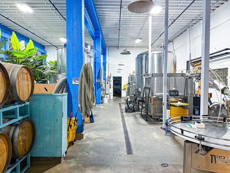 More Photos Of 1700 Naud St, Los Angeles Manufacturing For Lease