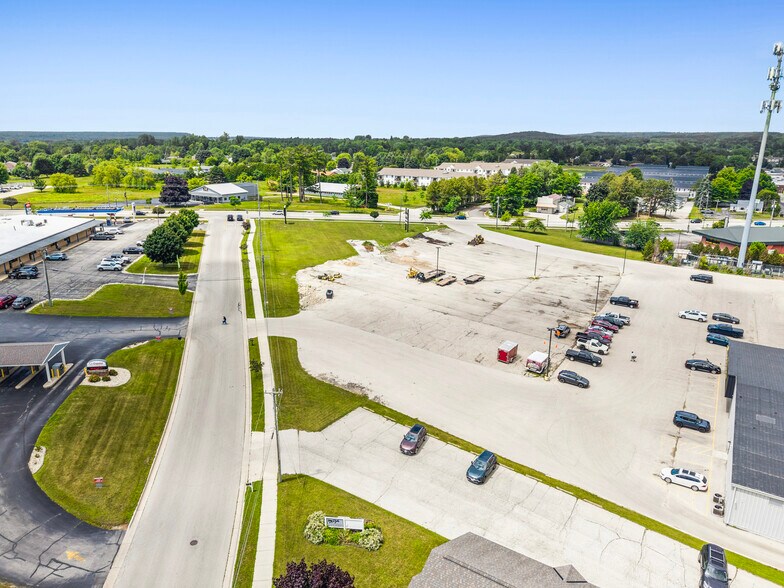More Photos Of 1019 Egg Harbor Rd, Sturgeon Bay General Retail For Lease