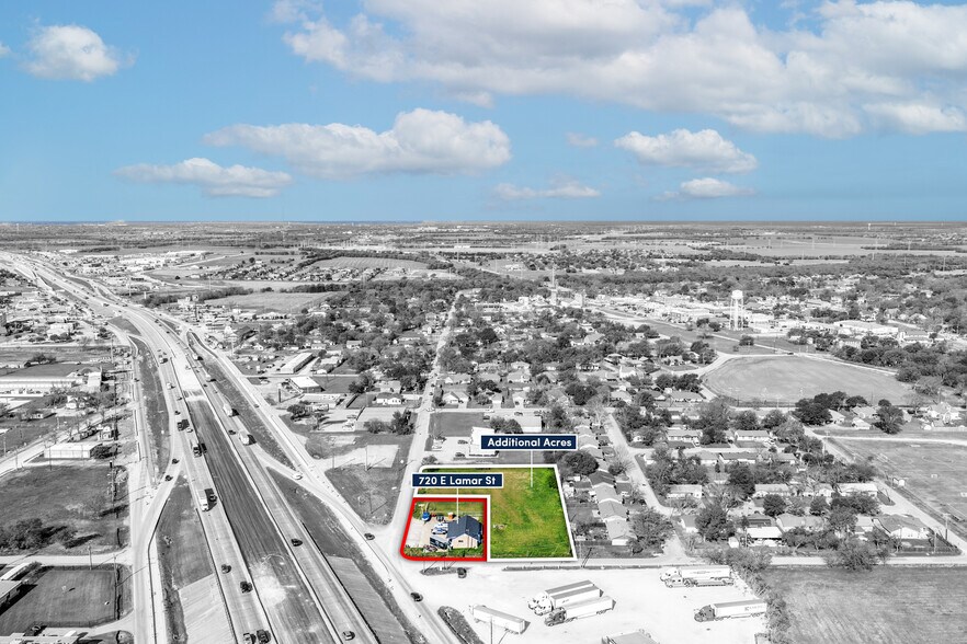 More Photos Of 720 E Lamar St, Royse City Freestanding For Sale