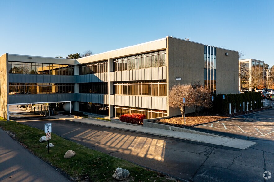 More Photos Of 36800 Woodward Ave, Bloomfield Hills Office For Lease