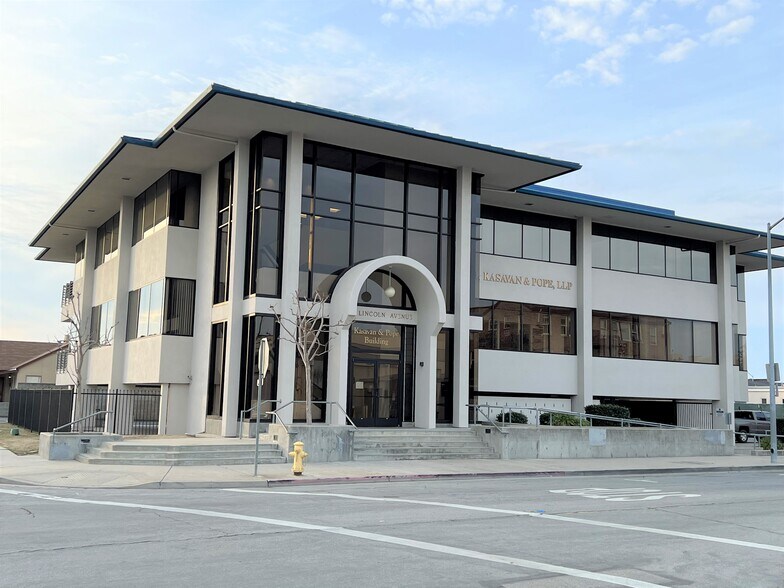 More Photos Of 450 Lincoln Ave, Salinas Office For Sale
