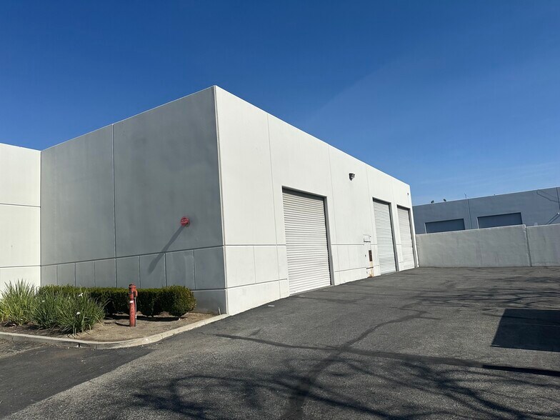 More Photos Of 4231 E Brickell St, Ontario Warehouse For Lease