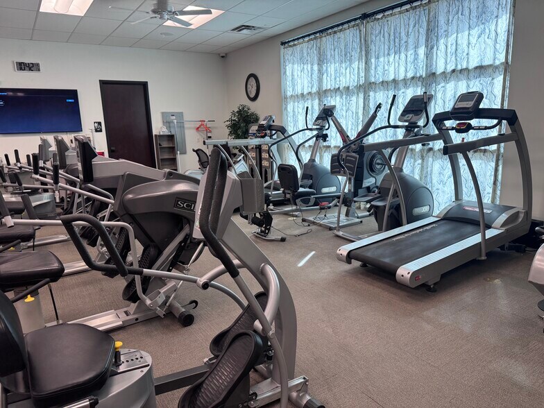 More Photos Of 2200 George Dieter Dr, El Paso Healthcare For Sale