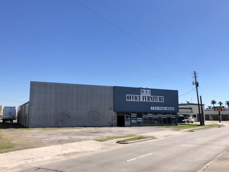 More Photos Of 8703 Gulf Fwy, Houston Freestanding For Sale