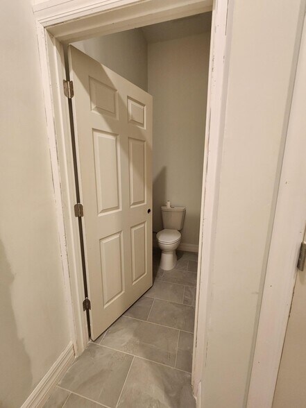 More Photos Of 8359 Stringfellow Rd, Saint James City Medical For Sale