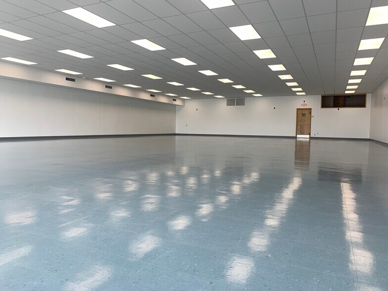 More Photos Of 803 30th St NE, Canton General Retail For Sale