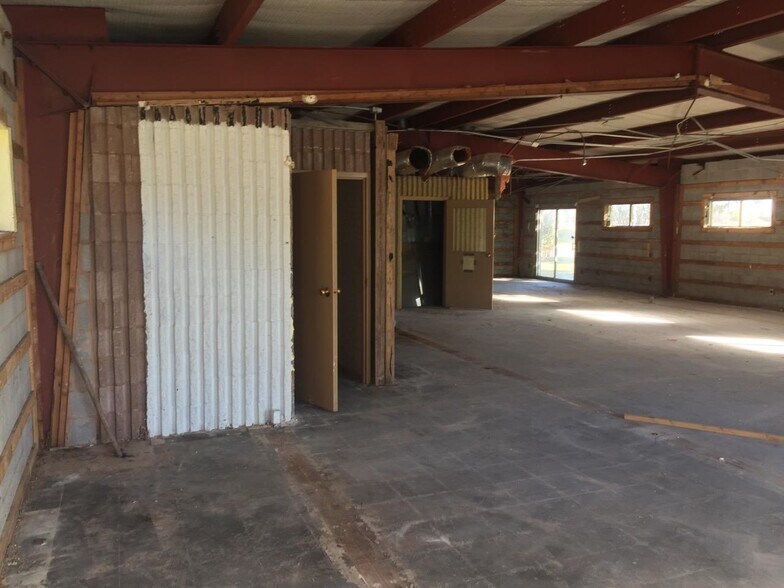 More Photos Of 301 NE 20th St, Lawton Warehouse For Sale