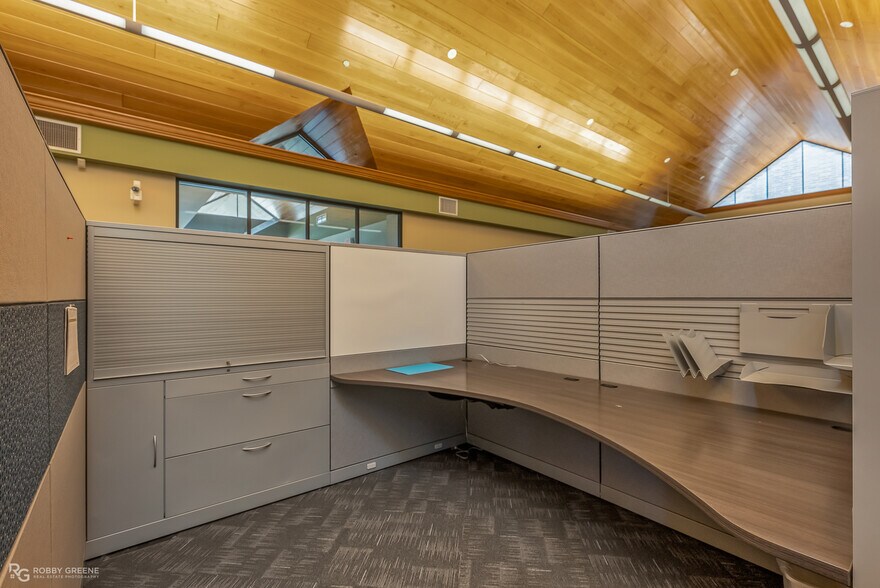 More Photos Of 10100 Woolworth Rd, Keithville Medical For Lease