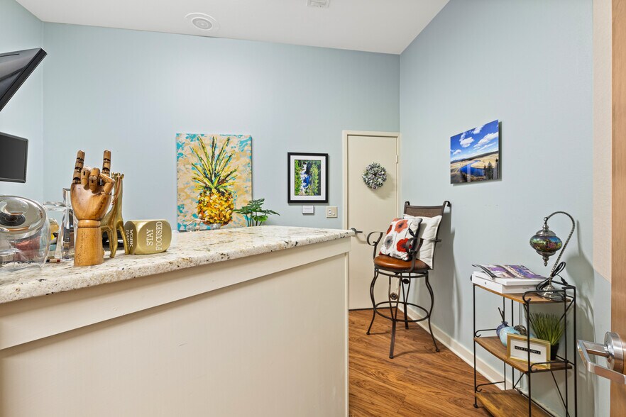 More Photos Of 3206 4th St, Longview Office For Lease