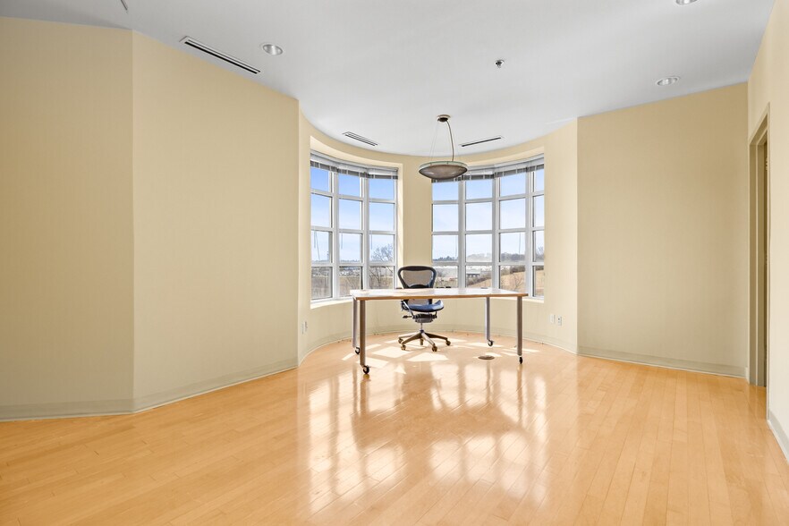 More Photos Of 200 City Hill Dr, London Medical For Sale