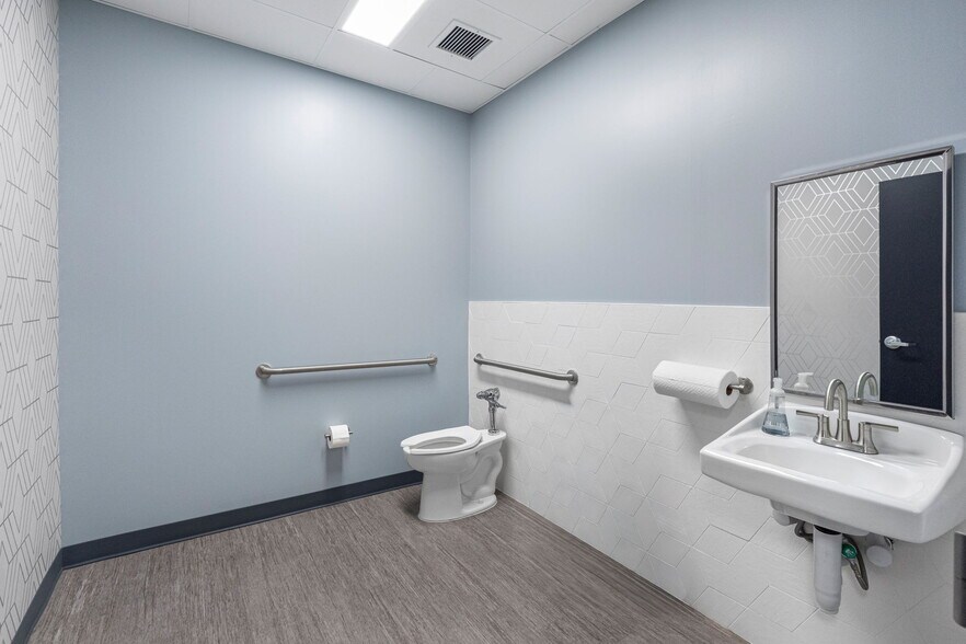 More Photos Of 18401 US Highway 19 N, Clearwater Office For Sale