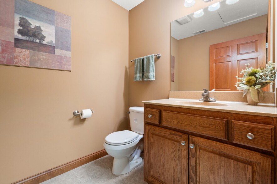 More Photos Of 2502 Beech St, Valparaiso Office For Sale