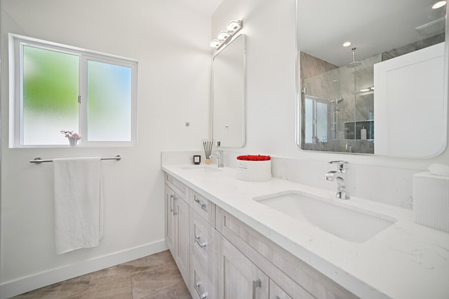 More Photos Of 8434 Oakdale Ave, Winnetka Multifamily For Sale