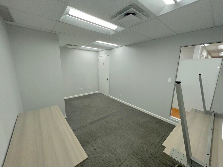 More Photos Of 185 Great Neck Rd, Great Neck Office For Lease