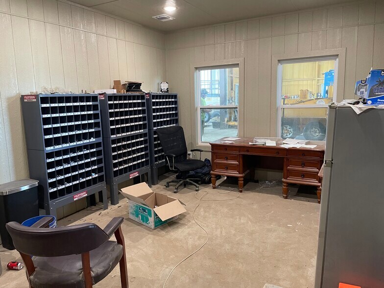 More Photos Of 7066 Raymond Stotzer Pky, College Station Distribution For Lease