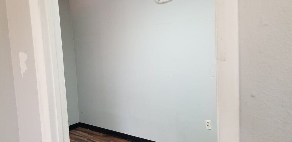 More Photos Of 9244 E Hampton Dr, Capitol Heights General Retail For Lease