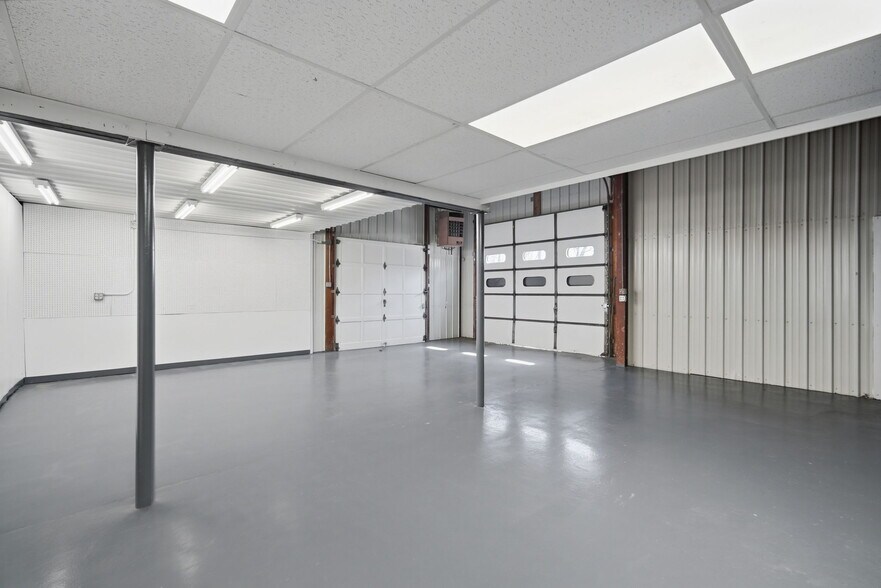 More Photos Of 14 Easthampton Rd, Northampton Warehouse For Lease