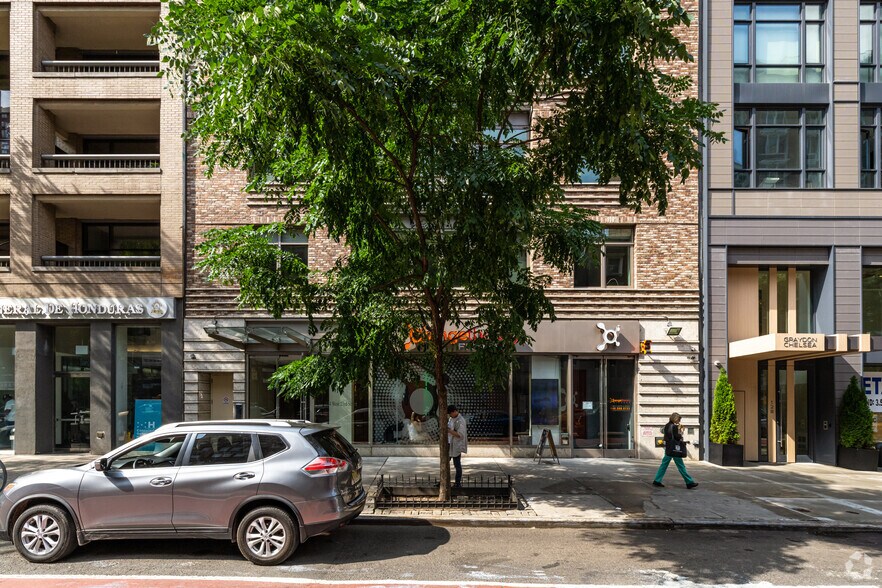 More Photos Of 124 W 23rd St, New York Apartments For Lease