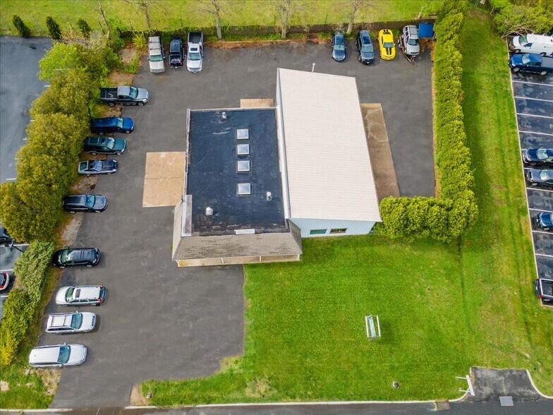 More Photos Of 45845 Cr-48, Southold Auto Repair For Sale