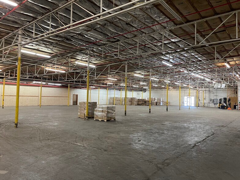 More Photos Of 2613-2625 Lee Ave, Sanford Manufacturing For Sale