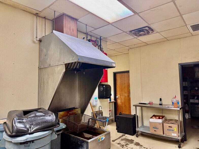 More Photos Of 200 N Central Ave, Parsons General Retail For Sale