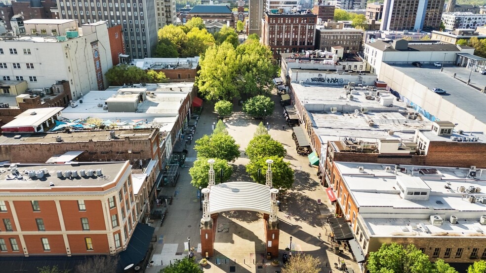 More Photos Of 16-20 Market Sq, Knoxville Apartments For Sale