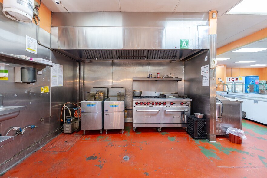 More Photos Of 1600-1610 W Mission Blvd, Pomona Freestanding For Sale