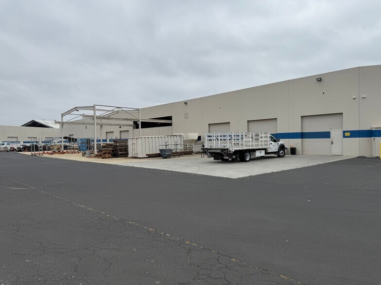 More Photos Of 1301 Laurelwood Rd, Santa Clara Manufacturing For Lease