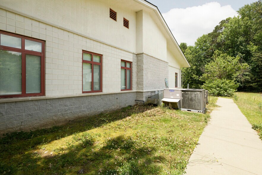 More Photos Of 1922 K M Wicker Memorial Dr, Sanford Medical For Lease