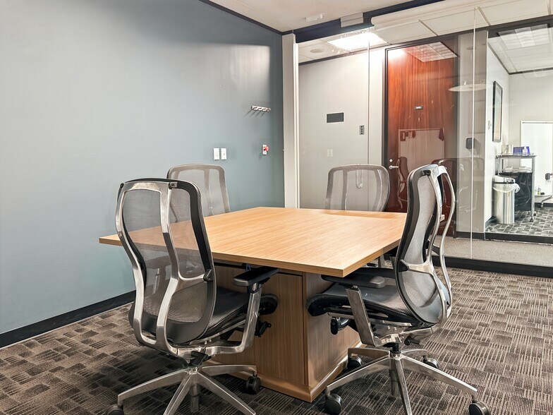 More Photos Of 1100 Poydras St, New Orleans Coworking Space