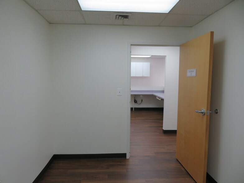 More Photos Of 3231-3233 Superior Ln, Bowie Medical For Lease