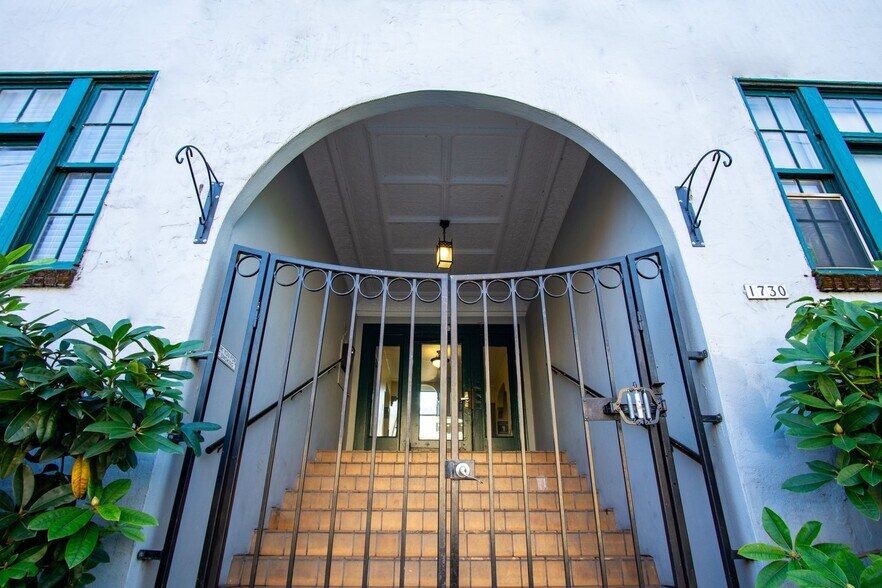 More Photos Of 1730 NW Couch St, Portland Apartments For Sale