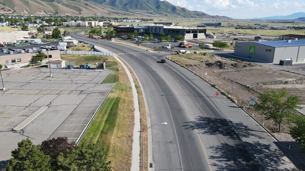 More Photos Of 60 1100 West St, Tooele Showroom For Lease