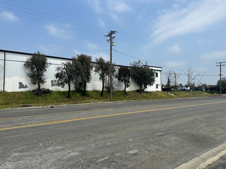 More Photos Of 15176 Whittram Ave, Fontana Service For Lease